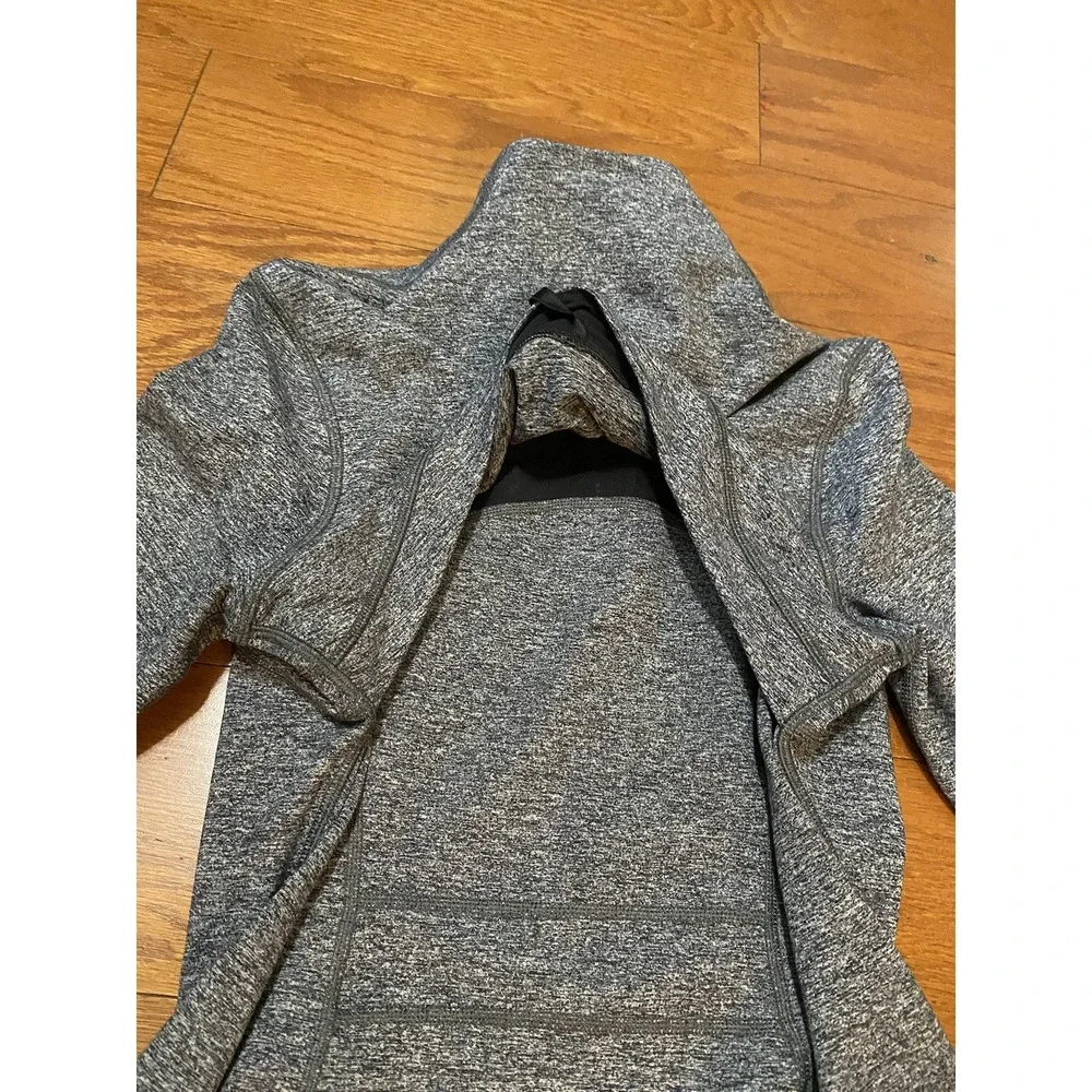 Lululemon Define Vented Thumb Holes Jacket Size 10 Full Zip Gray Black Excellent